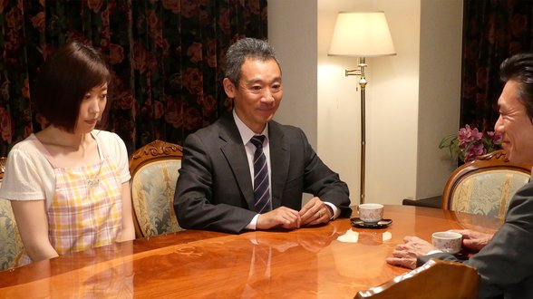 愛慾狂瀾：放蕩晝顏妻